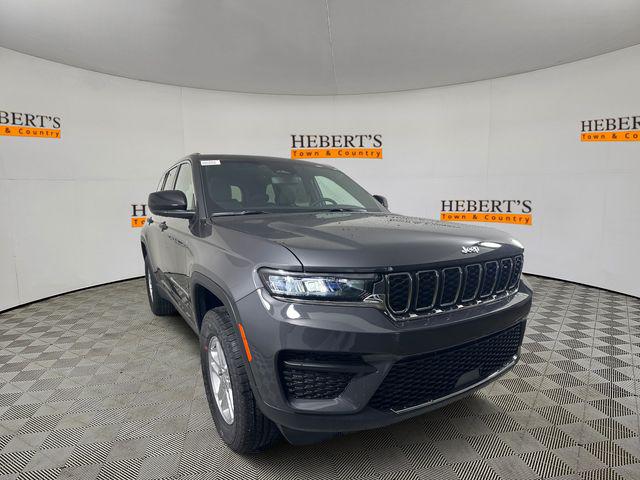 2024 Jeep Grand Cherokee GRAND CHEROKEE LAREDO 4X4