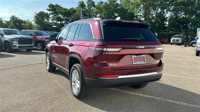 2024 Jeep Grand Cherokee GRAND CHEROKEE LAREDO X 4X4