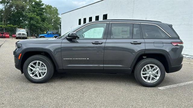 2024 Jeep Grand Cherokee GRAND CHEROKEE LAREDO X 4X4