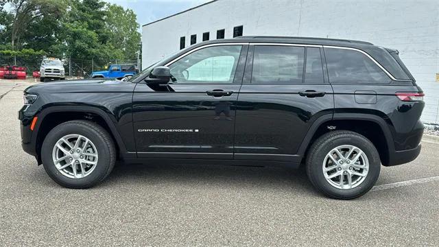 2024 Jeep Grand Cherokee GRAND CHEROKEE LAREDO X 4X4