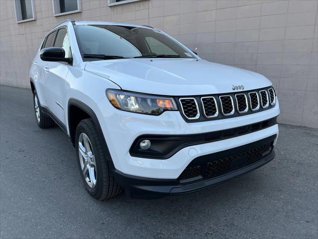 2024 Jeep Compass COMPASS LATITUDE 4X4