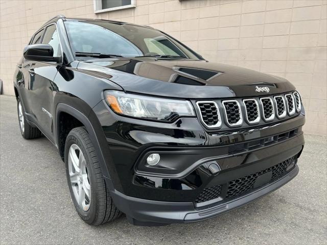 2024 Jeep Compass COMPASS LATITUDE 4X4