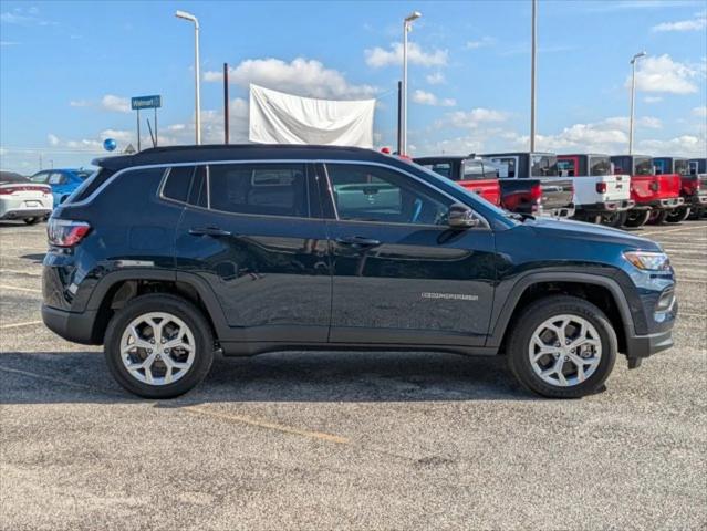 2024 Jeep Compass COMPASS LATITUDE 4X4