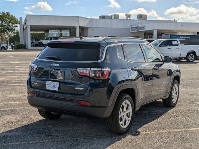 2024 Jeep Compass COMPASS LATITUDE 4X4