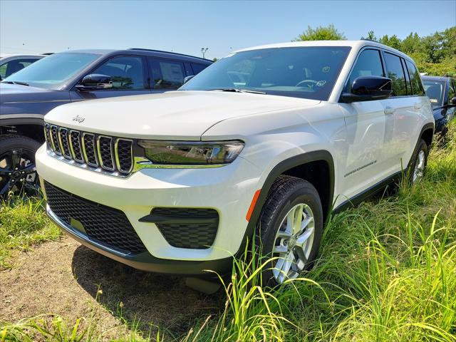 2024 Jeep Grand Cherokee GRAND CHEROKEE LAREDO X 4X4