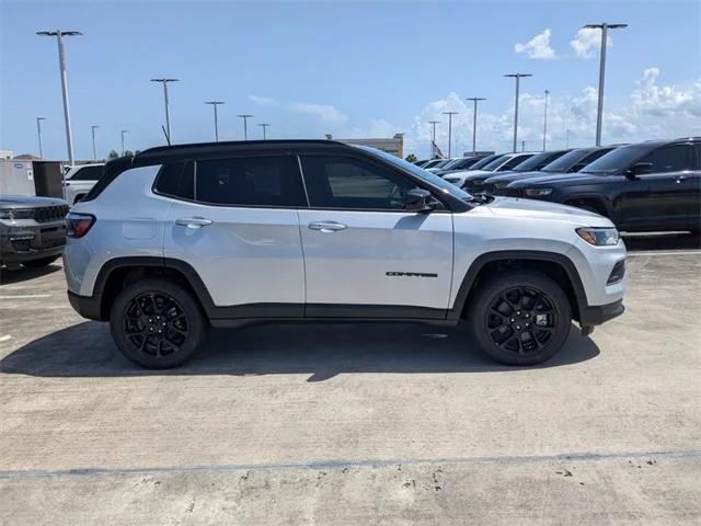 2024 Jeep Compass COMPASS LATITUDE 4X4