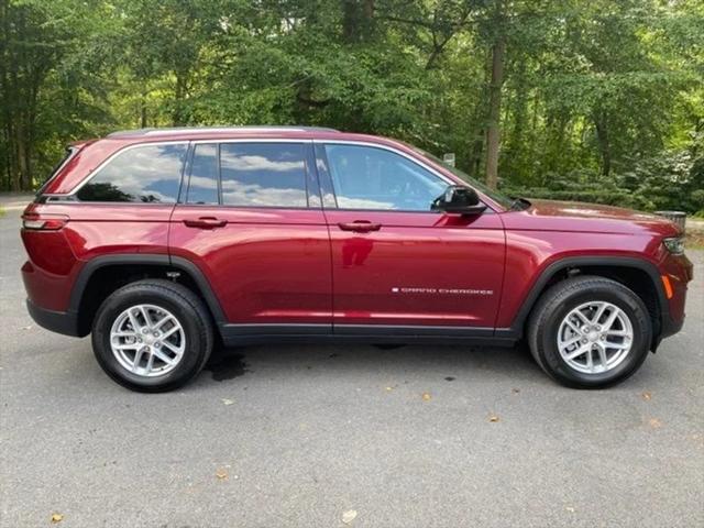 2023 Jeep Grand Cherokee Laredo 4x4