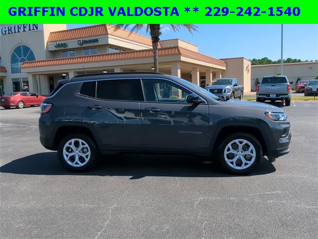 2024 Jeep Compass COMPASS LATITUDE 4X4