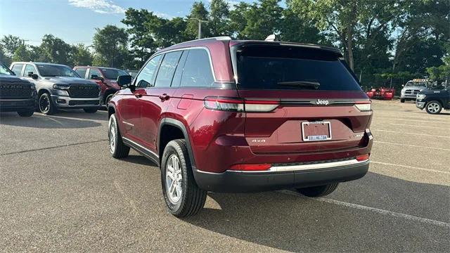 2024 Jeep Grand Cherokee GRAND CHEROKEE LAREDO 4X4