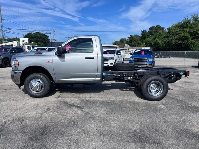 2024 RAM Ram 3500 Chassis Cab RAM 3500 TRADESMAN CHASSIS REGULAR CAB 4X2 60 CA