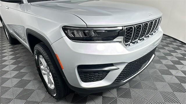 2024 Jeep Grand Cherokee GRAND CHEROKEE LAREDO 4X4