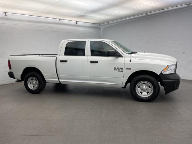 2024 RAM Ram 1500 Classic RAM 1500 CLASSIC TRADESMAN CREW CAB 4X4 64 BOX