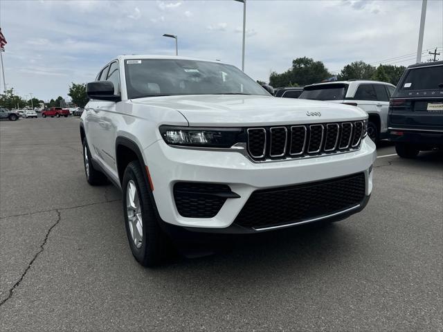 2024 Jeep Grand Cherokee GRAND CHEROKEE LAREDO X 4X4