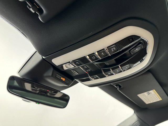 2024 Porsche Macan AWD