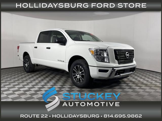 2023 Nissan TITAN Crew Cab SV 4x4