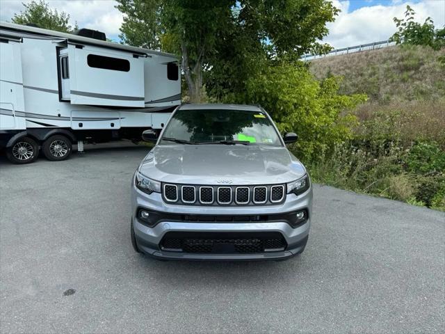 2024 Jeep Compass Latitude Lux FWD