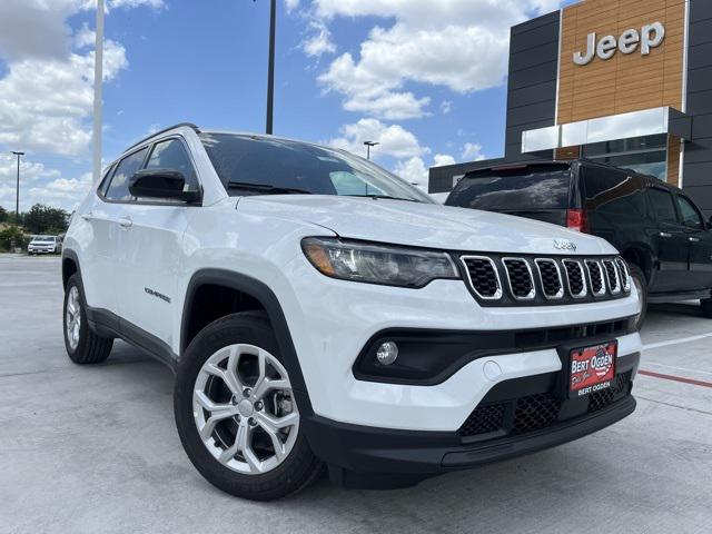 2024 Jeep Compass COMPASS LATITUDE 4X4