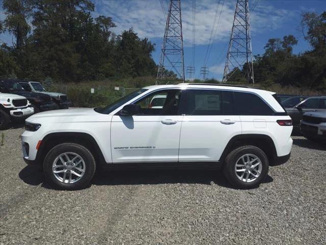 2024 Jeep Grand Cherokee GRAND CHEROKEE LAREDO X 4X4