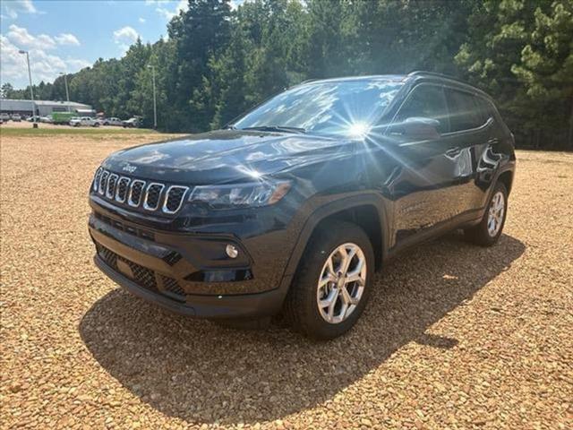 2024 Jeep Compass COMPASS LATITUDE 4X4