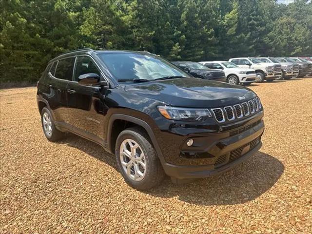 2024 Jeep Compass COMPASS LATITUDE 4X4