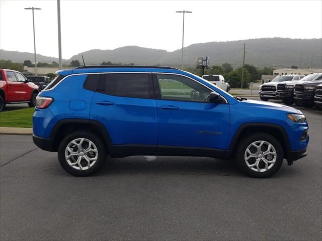 2024 Jeep Compass COMPASS LATITUDE 4X4