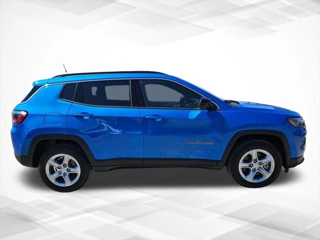 2024 Jeep Compass COMPASS LATITUDE 4X4