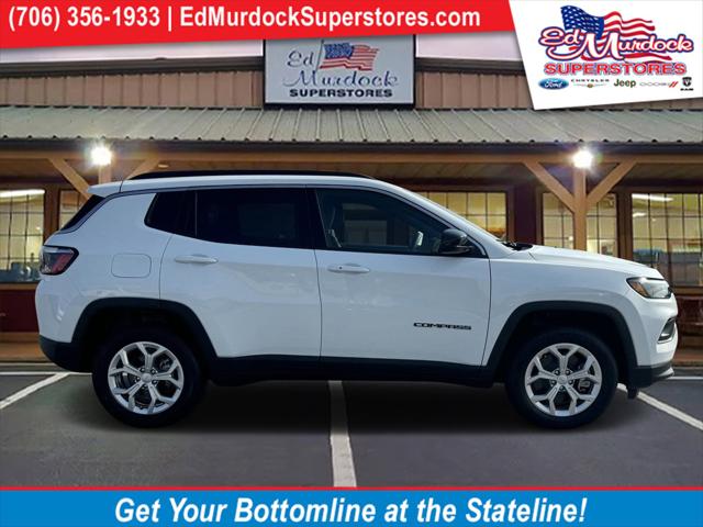 2024 Jeep Compass COMPASS LATITUDE 4X4