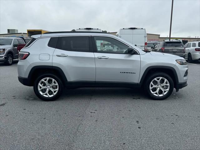 2024 Jeep Compass COMPASS LATITUDE 4X4