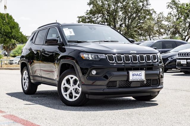 2024 Jeep Compass COMPASS LATITUDE 4X4