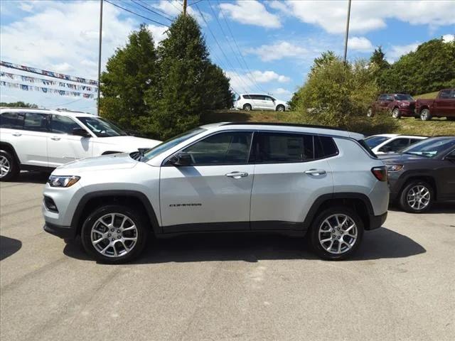 2024 Jeep Compass COMPASS LATITUDE LUX 4X4