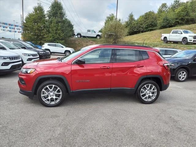 2024 Jeep Compass COMPASS LATITUDE LUX 4X4