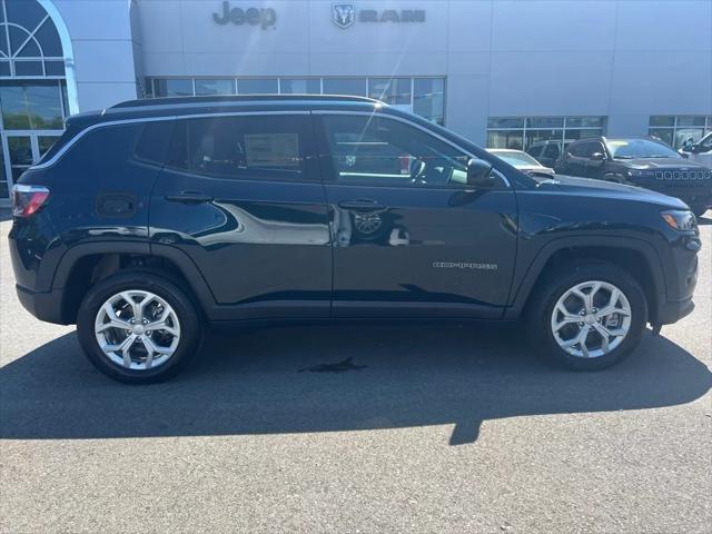 2024 Jeep Compass COMPASS LATITUDE 4X4