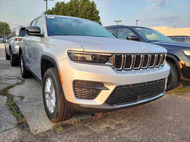 2024 Jeep Grand Cherokee GRAND CHEROKEE LAREDO X 4X4