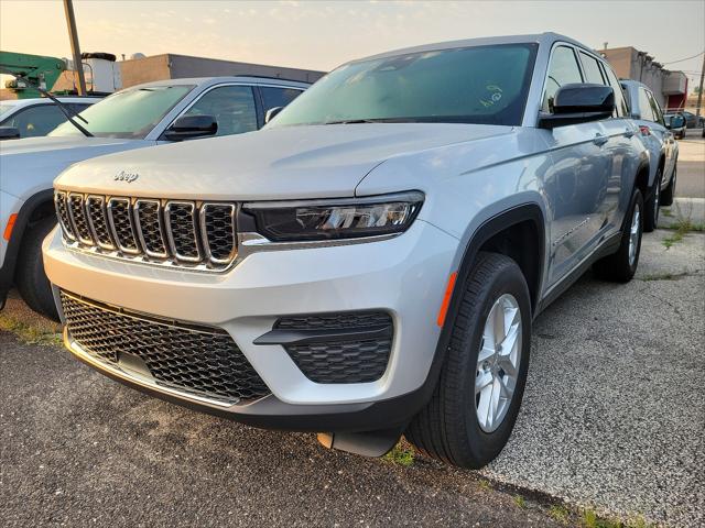 2024 Jeep Grand Cherokee GRAND CHEROKEE LAREDO X 4X4