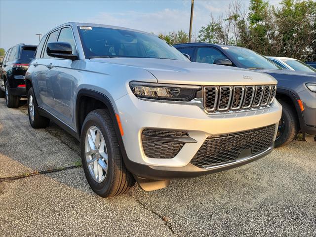 2024 Jeep Grand Cherokee GRAND CHEROKEE LAREDO X 4X4