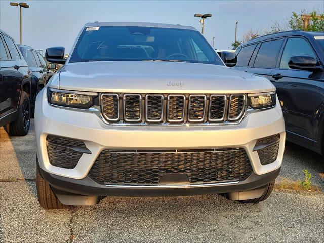 2024 Jeep Grand Cherokee GRAND CHEROKEE LAREDO X 4X4