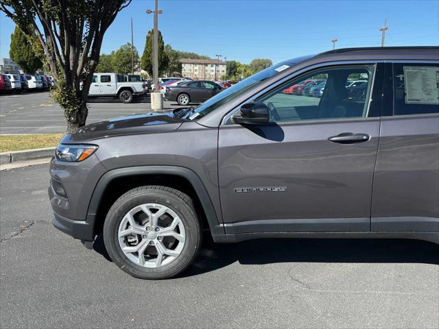 2024 Jeep Compass COMPASS LATITUDE 4X4