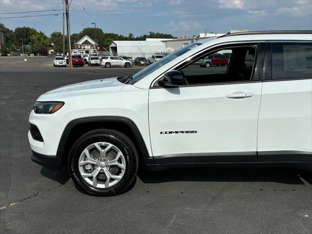 2024 Jeep Compass COMPASS LATITUDE 4X4