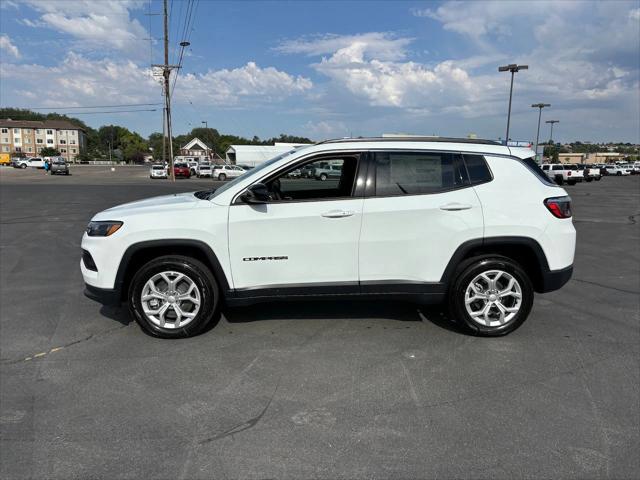 2024 Jeep Compass COMPASS LATITUDE 4X4