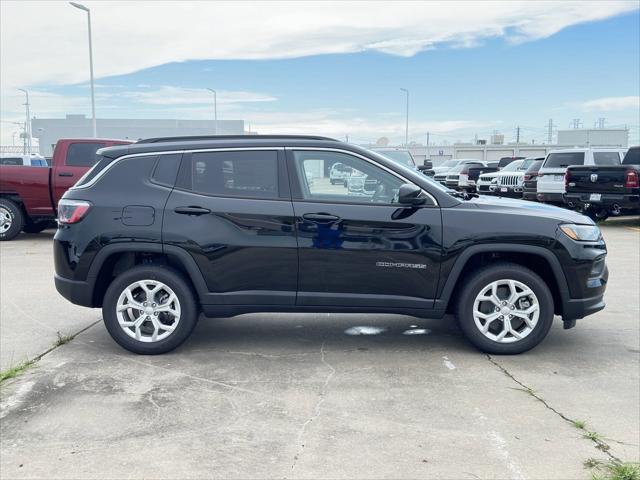 2024 Jeep Compass COMPASS LATITUDE 4X4