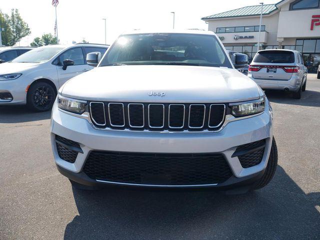 2024 Jeep Grand Cherokee GRAND CHEROKEE LAREDO X 4X4