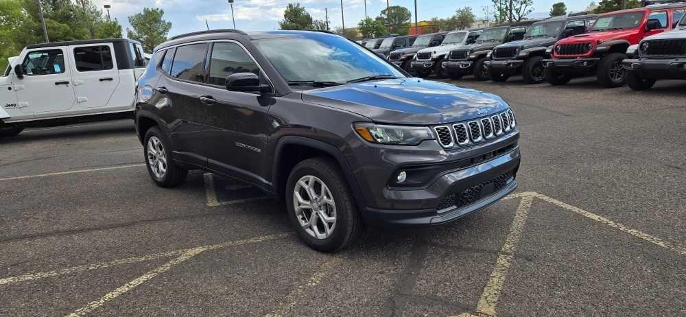 2024 Jeep Compass COMPASS LATITUDE 4X4