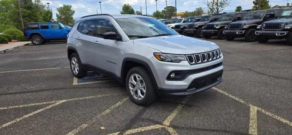 2024 Jeep Compass COMPASS LATITUDE 4X4