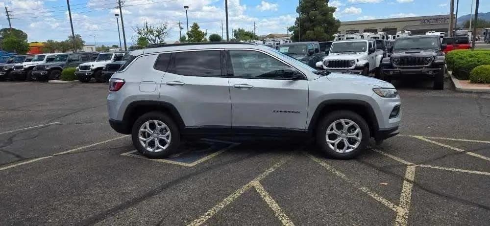 2024 Jeep Compass COMPASS LATITUDE 4X4