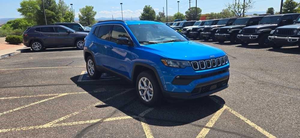 2024 Jeep Compass COMPASS LATITUDE 4X4