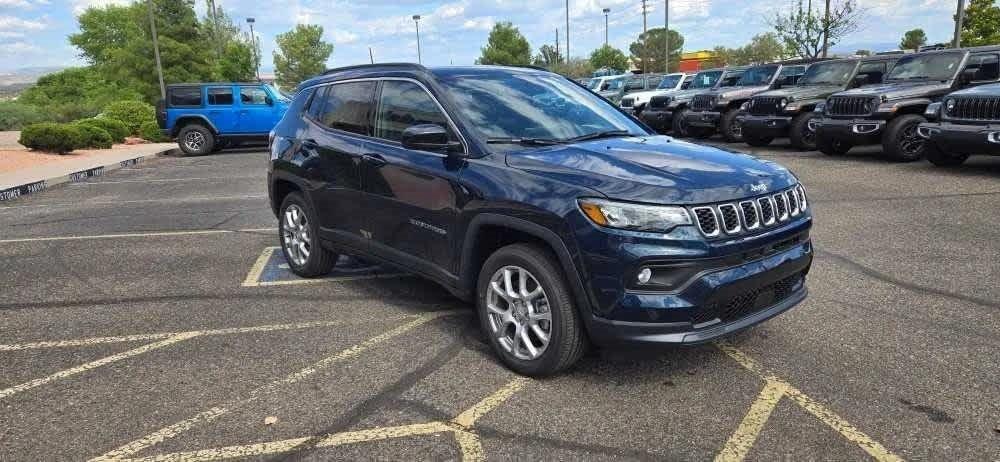 2024 Jeep Compass COMPASS LATITUDE LUX 4X4