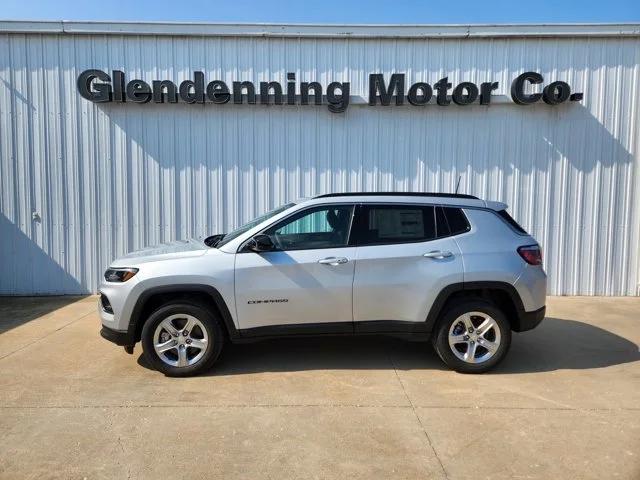 2024 Jeep Compass COMPASS LATITUDE 4X4