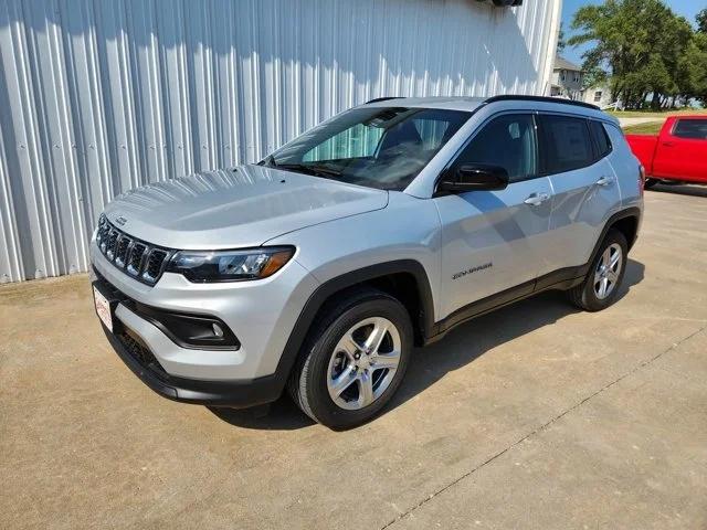 2024 Jeep Compass COMPASS LATITUDE 4X4