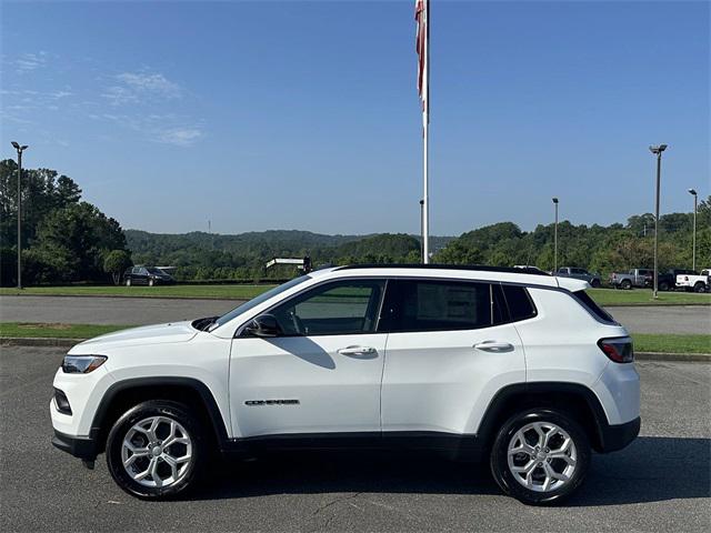 2024 Jeep Compass COMPASS LATITUDE 4X4