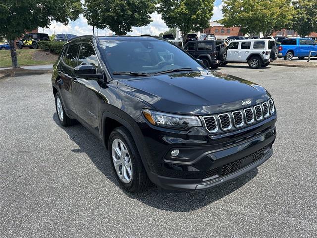 2024 Jeep Compass COMPASS LATITUDE 4X4